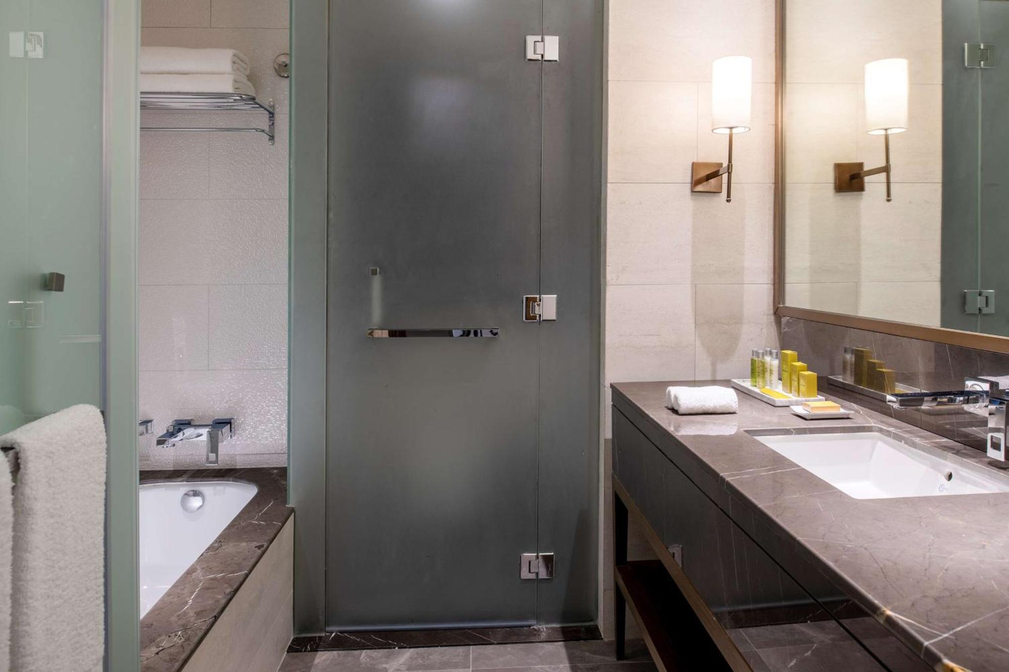 Doubletree Suites By Hilton - Riyadh Financial District Kültér fotó